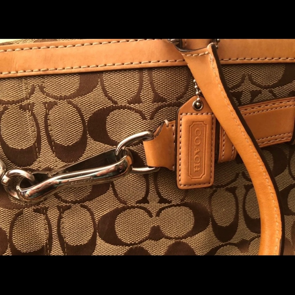 Coach - Picture 3 of 4